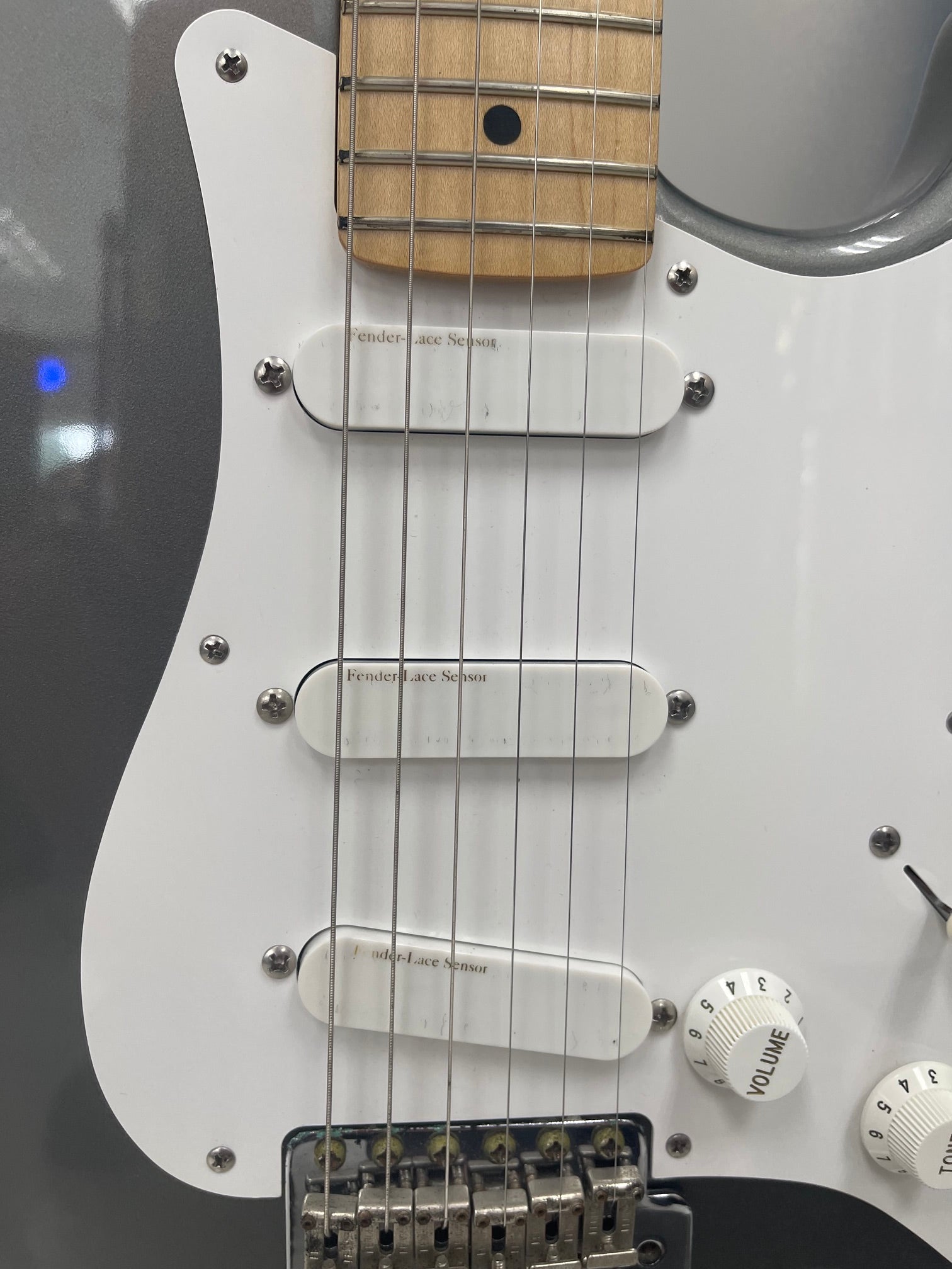 Fender Eric Clapton Artist Series Stratocaster w/ Lace Sensor - Maple Fingerboard - Pewter (USED)